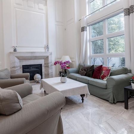 Luxurious Private Rooms In Richmond Bagian luar foto