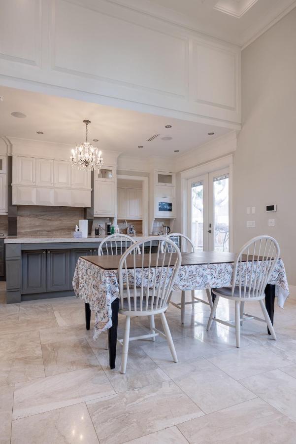 Luxurious Private Rooms In Richmond Bagian luar foto