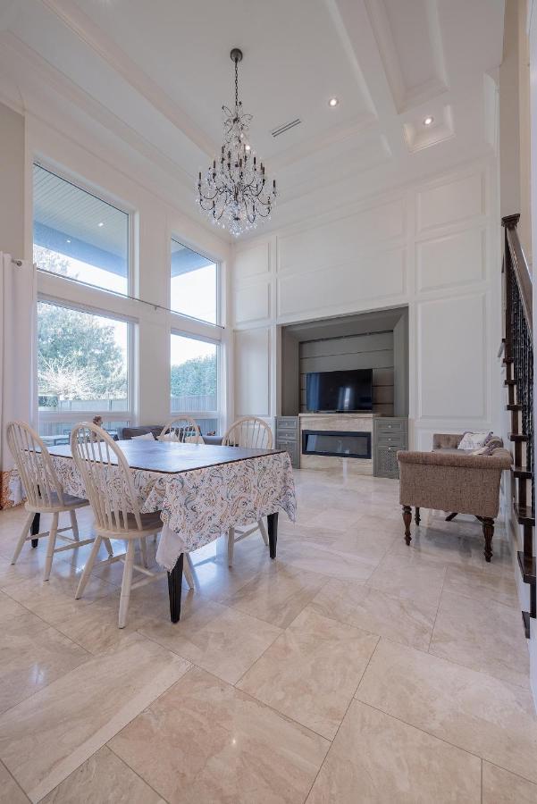 Luxurious Private Rooms In Richmond Bagian luar foto