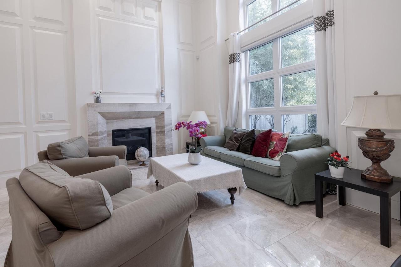 Luxurious Private Rooms In Richmond Bagian luar foto